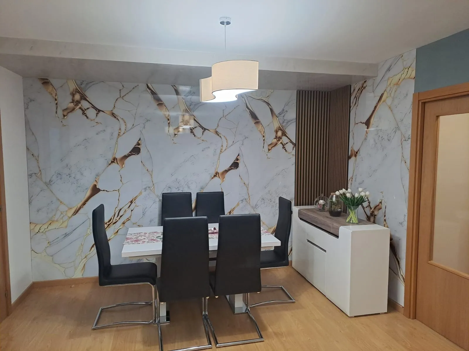 5 razones para considerar el revestimiento de pared PVC con imitación madera
